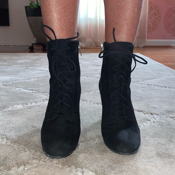 Stylish booties - Picture 3 of 12